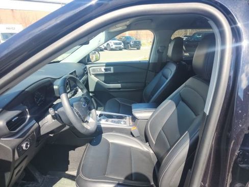 Used 2024 Ford Explorer XLT w/ Equipment Group 202A AWD/4WD image 21