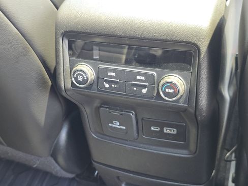Used 2021 GMC Acadia SLT w/ Premium Package FWD image 30
