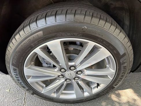 Used 2024 Cadillac XT6 Premium Luxury w/ LPO, Floor Liner Package AWD/4WD image 17