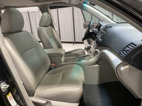 Used 2013 Toyota Highlander SE image 14