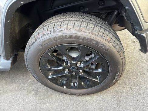 Used 2025 Jeep Wrangler Sahara image 15