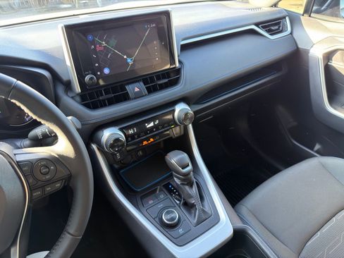 Used 2025 Toyota RAV4 SE image 21