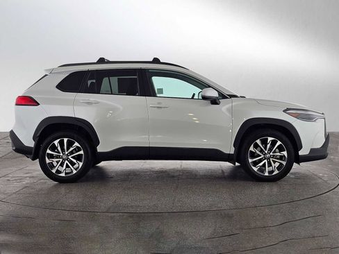 Used 2023 Toyota Corolla Cross XLE image 2