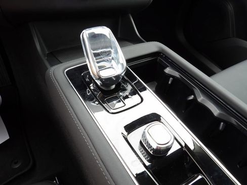 Certified 2025 Volvo XC90 B6 Plus image 24