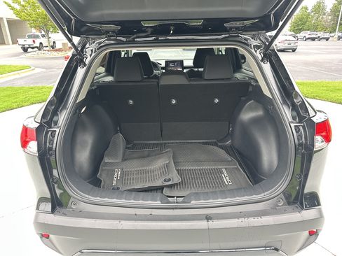 Certified 2025 Toyota Corolla Cross LE FWD image 32