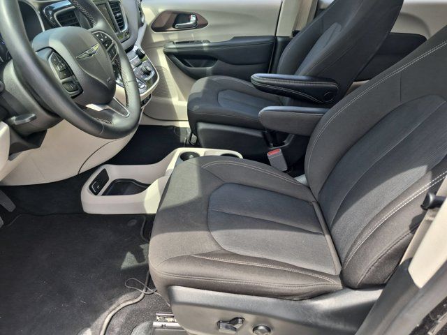 Used 2023 Chrysler Voyager LX FWD image 24