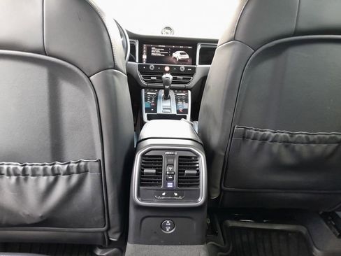 Used 2022 Porsche Macan image 31