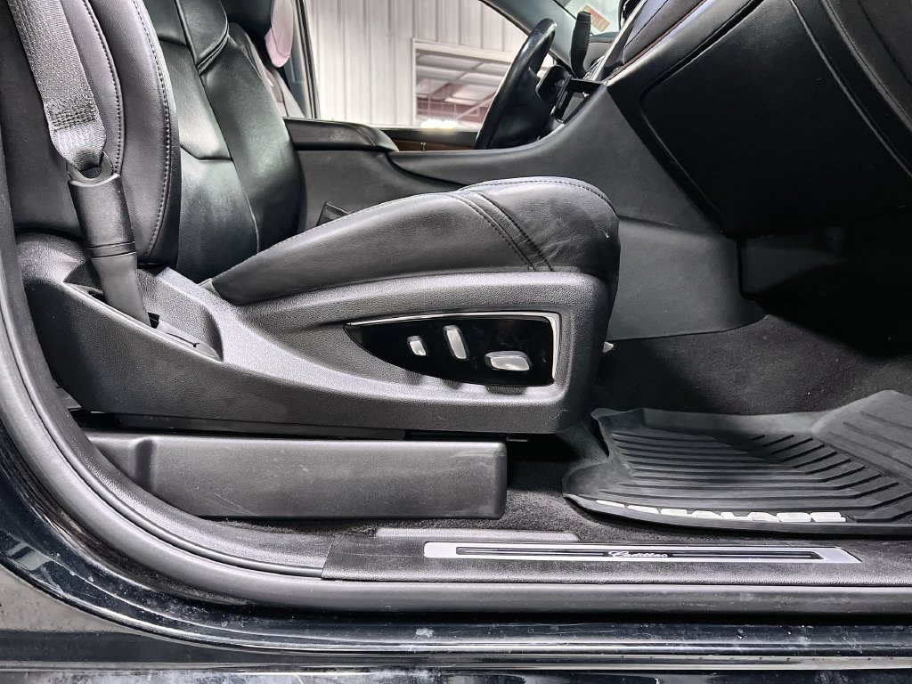 Used 2019 Cadillac Escalade Luxury RWD image 32