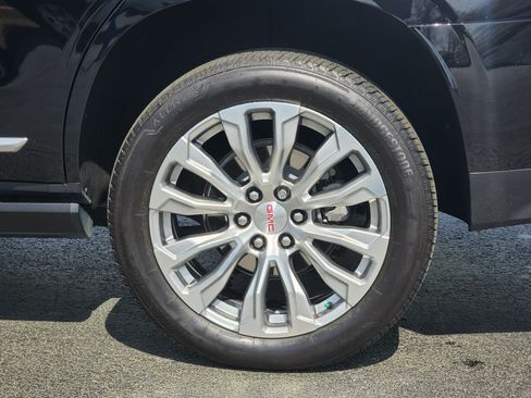 Used 2023 GMC Yukon Denali AWD/4WD image 10