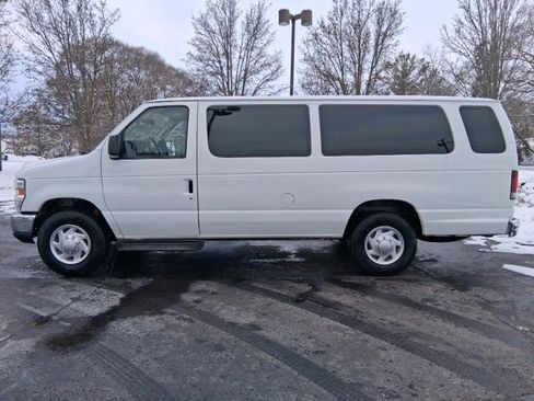Used 2012 Ford E-350 and Econoline 350 XLT image 3