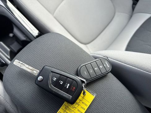 Used 2022 Toyota Corolla LE image 23