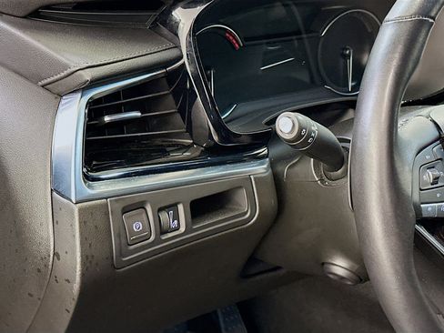 Used 2025 Cadillac XT6 Premium Luxury image 17