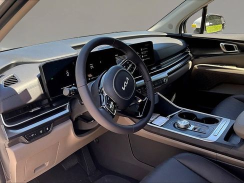 New 2026 Kia Carnival LXS FWD image 7