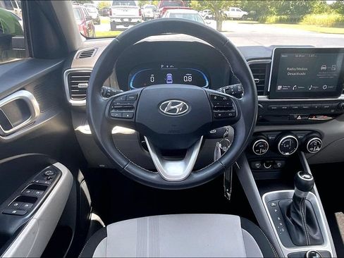 Used 2023 Hyundai Venue SEL FWD image 5