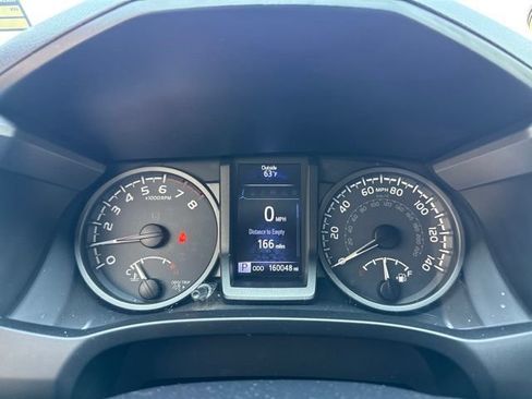 Used 2017 Toyota Tacoma TRD Sport w/ Tow Package (A/T) AWD/4WD image 24