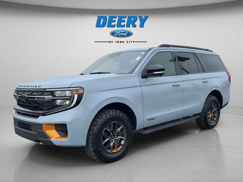 Used 2025 Ford Expedition Tremor image 3