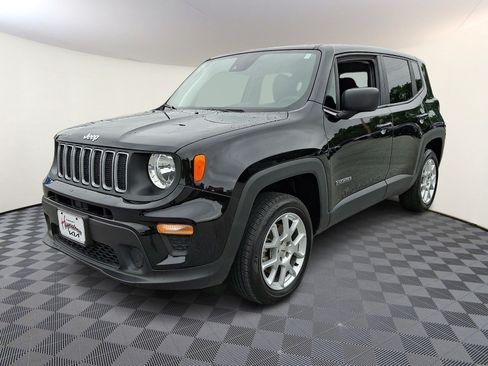 Used 2023 Jeep Renegade Latitude AWD/4WD image 3