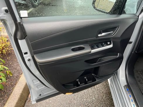 Used 2025 Toyota Sienna XLE Woodland Edition image 10