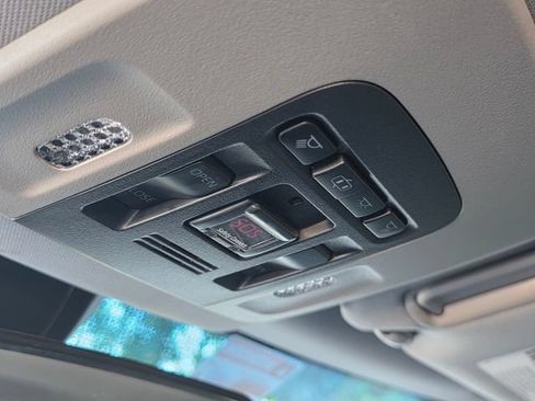 Used 2019 Toyota Camry SE w/ Carpet Mat Package FWD image 29