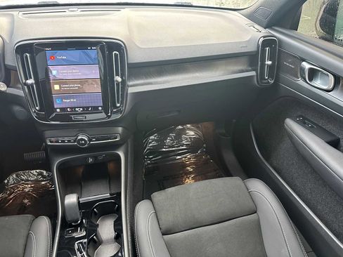 Certified 2023 Volvo XC40 Recharge Ultimate image 18
