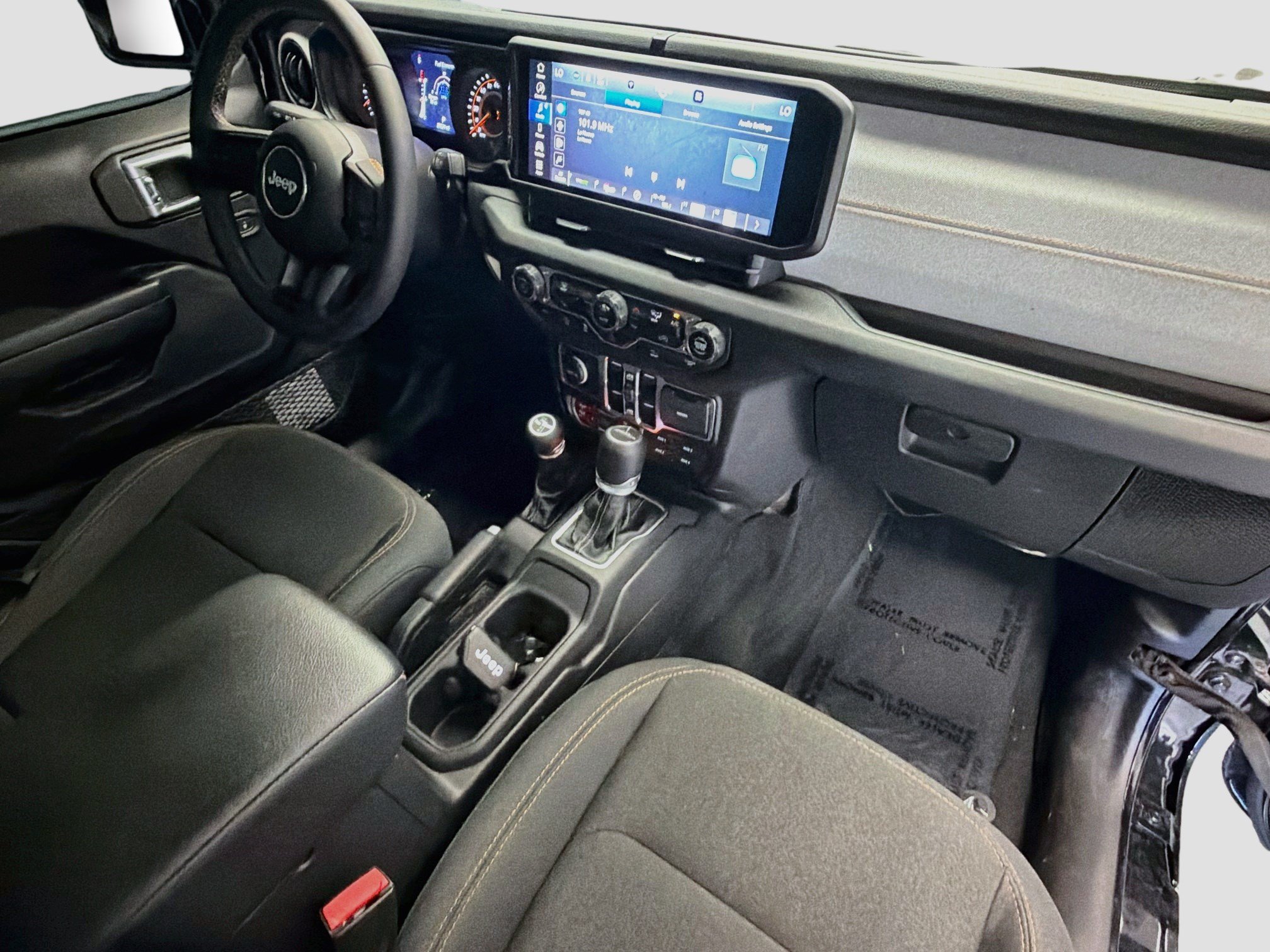 Used 2024 Jeep Gladiator Sport AWD/4WD image 12
