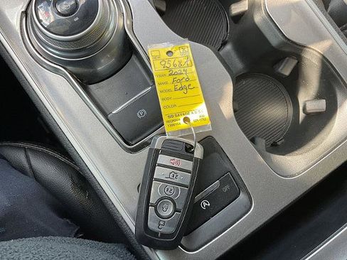 Used 2024 Ford Edge SEL w/ Convenience Package image 28