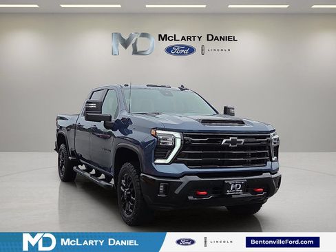 Used 2025 Chevrolet Silverado 2500 LT w/ Trail Boss Package AWD/4WD image 1