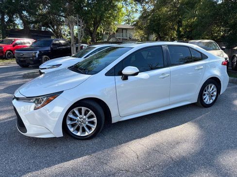 Used 2020 Toyota Corolla LE w/ LE Premium Package image 3