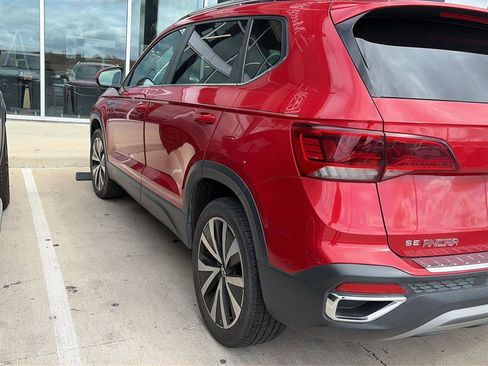 Used 2022 Volkswagen Taos SE image 4