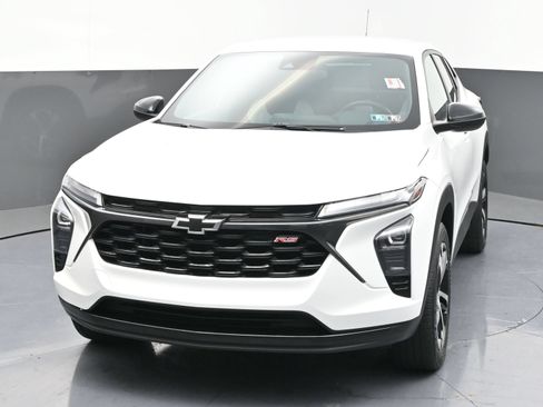Certified 2024 Chevrolet Trax RS w/ Driver Confidence Package FWD image 3