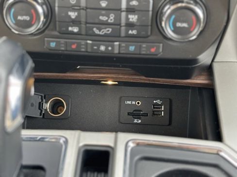 Used 2015 Ford F150 Lariat image 23