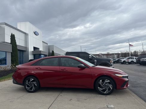 Used 2025 Hyundai Elantra Sport image 14