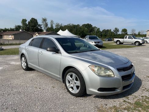 Used 2010 Chevrolet Malibu LS FWD image 2
