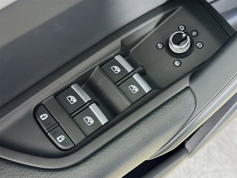 Certified 2025 Audi Q5 2.0T Premium image 17