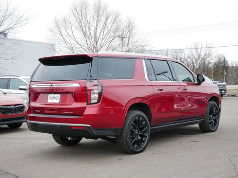 Used 2023 Chevrolet Suburban Premier AWD/4WD image 10