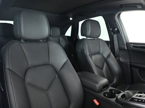 Certified 2024 Porsche Macan AWD/4WD image 18