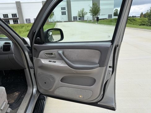 Used 2004 Toyota Sequoia SR5 image 19