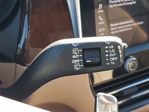 Used 2022 Porsche Macan image 15