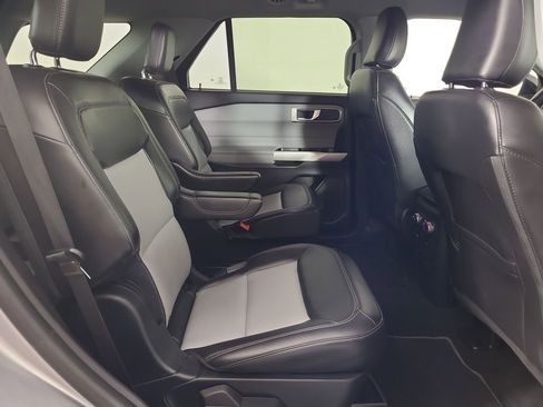 Used 2022 Ford Explorer XLT w/ Equipment Group 202A AWD/4WD image 23