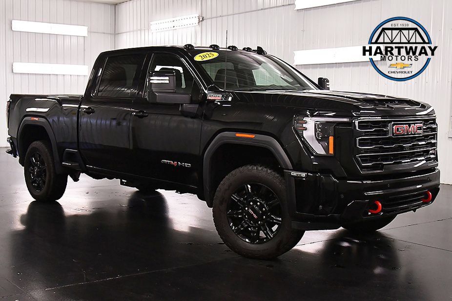 Used 2025 GMC Sierra 2500 AT4 AWD/4WD image 1
