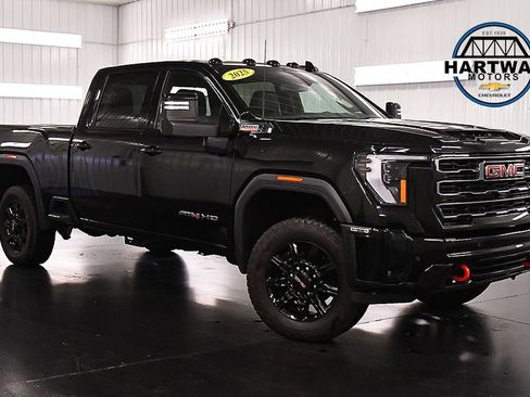 Used 2025 GMC Sierra 2500 AT4 AWD/4WD image 1