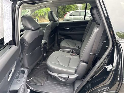 Used 2026 Toyota Grand Highlander AWD image 17
