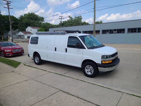 Used 2018 Chevrolet Express 2500 Extended image 58