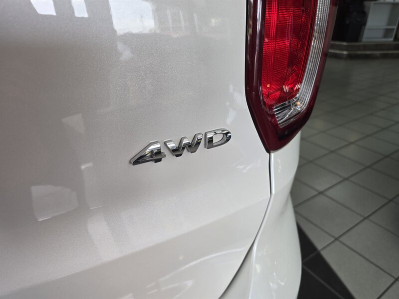 Used 2018 Ford Explorer XLT w/ Equipment Group 202A AWD/4WD image 40
