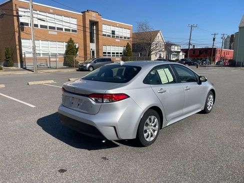 Used 2024 Toyota Corolla LE FWD image 5