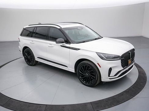 Used 2025 Lincoln Aviator Reserve w/ Jet Appearance Package image 2