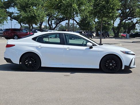 Certified 2025 Toyota Camry SE FWD image 6