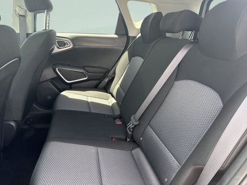 Used 2025 Kia Soul LX w/ LX Technology Package FWD image 26