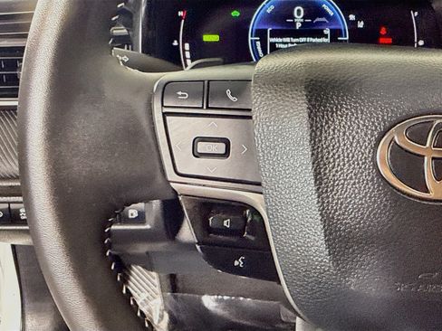 Used 2025 Toyota Camry SE w/ Convenience Package FWD image 14
