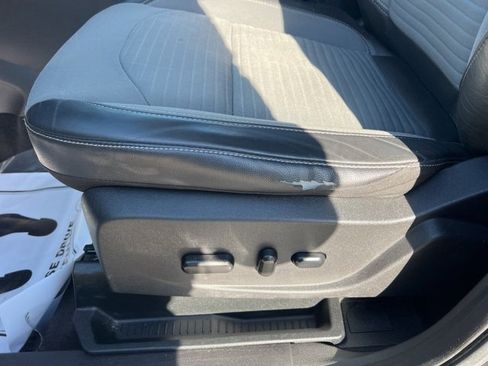 Used 2018 Ford Escape SE w/ SE Sport Appearance Package image 20